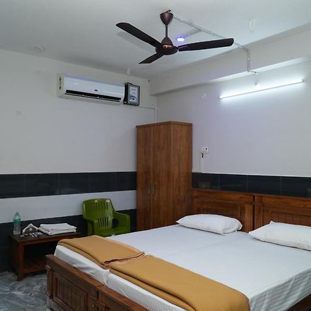 Rajali Residency Hotel Kulithalai Exterior foto